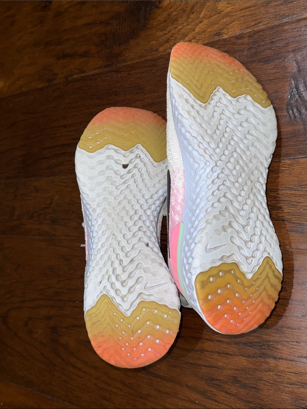 Nike Epic React Women’s Athletic Sneakers in Light Gray, Pink & Black - Picture 4 of 6